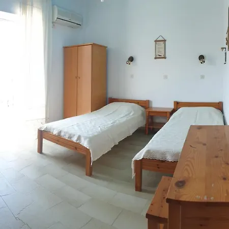 Family Run 2 Bed Studio Apartment 3 *